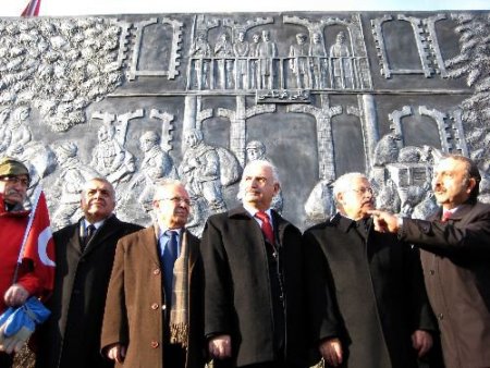 Sarıkamış Şehitlerini Anmak İçin 8 Kilometre Yürüdüler