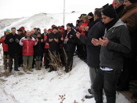 Sarıkamış Şehitlerini Anmak İçin 8 Kilometre Yürüdüler