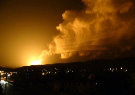Sarıkamış'ta, Doğalgaz Boru Hattından Çıkan Yangın Korkutuyor