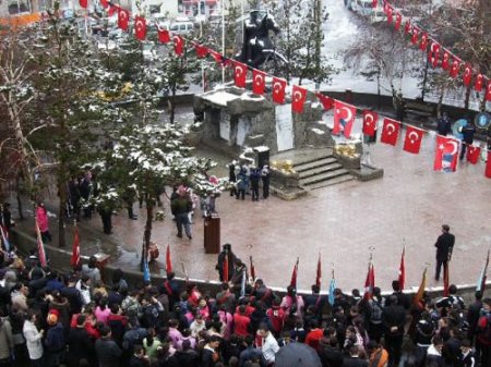Sarıkamış'ta 23 Nisan Etkinlikleri Kar Yağışı Nedeniyle Ertelendi