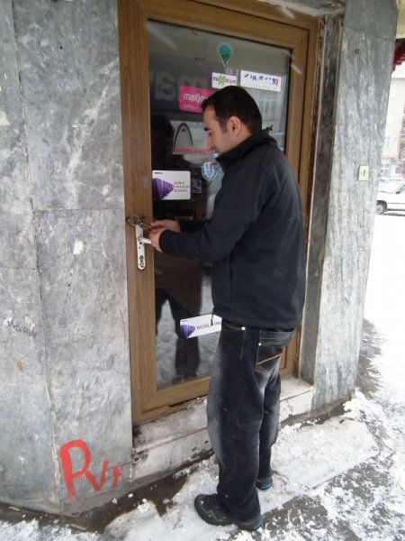 Sarıkamış'ta Cuma Namazı İçin Kepenk Kapama Geleneği Devam Ediyor