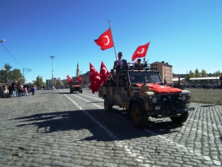 Sarıkamış'ta Cumhuriyet coşkusu