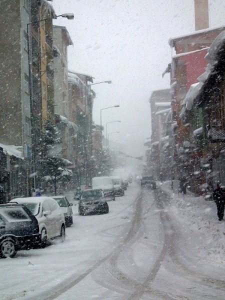 Sarıkamış’ta kar ve tipi hayatı olumsuz etkiliyor