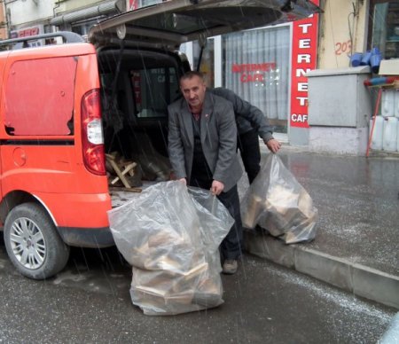 Sarıkamış'ta kar yağışı etkili oluyor
