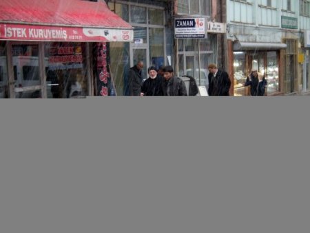 Sarıkamış'ta kar yağışı etkili oluyor