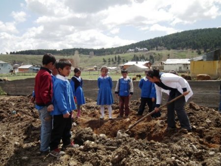 Sarıkamış'ta Okul Bahçeleri Yeşillenecek
