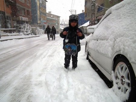 Sarıkamış’ta okullar 1 buçuk gün tatil edildi