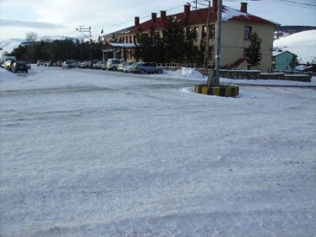 Sarıkamış'ta Yollarda Tuzlama Yapılmaması Kazalara Davetiye Çıkarıyor