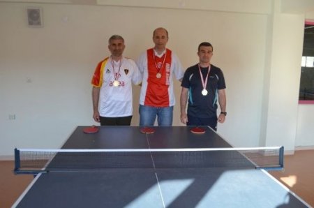 Sarıkaya, Masa Tenisi Turnuvası'nda şampiyon oldu