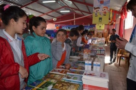 Sarıkaya’da 'Kumbaram Dolsun, Sarıkaya Kitap Okusun Şenliği' devam ediyor