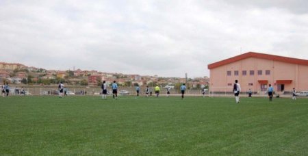 Sarıkayalılar halı sahalarının aydınlatılmasını istiyor