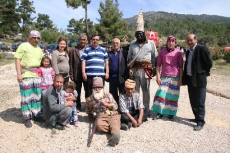 Sarıkeçili Yörükleri'nin sahilden yaylaya göçü başlıyor