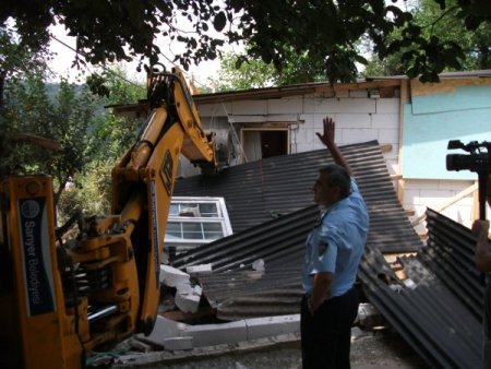 Sarıyer'de Gergin Yıkım