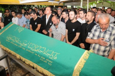 Şarkıcı Bengü’nün Koruması Defnedildi