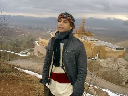 Şarkıcı Doğuş'tan Demokratik Açılım'a 'klipli' Destek