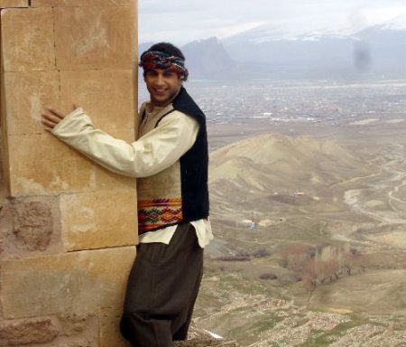 Şarkıcı Doğuş'tan Demokratik Açılım'a 'klipli' Destek