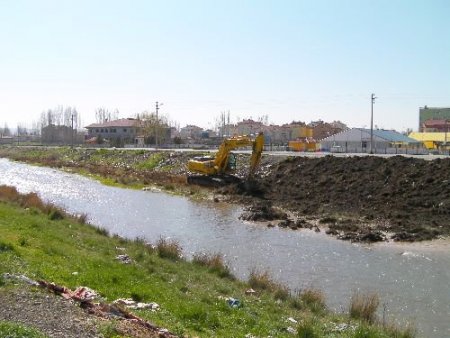 Şarkışla Kanak Boğazı Deresi Daha Temiz Akacak