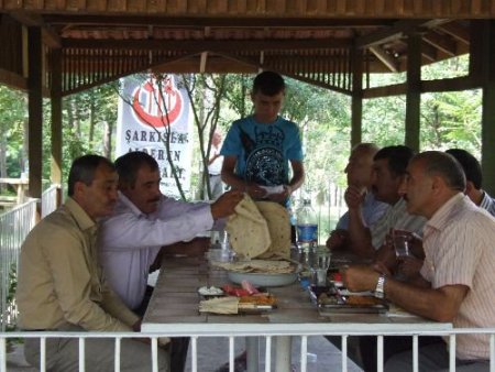 Şarkışla'da Bbp'liler Kaynaşma Pikniğinde Biraraya Geldi