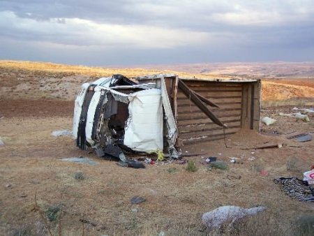 Şarkışla'da Trafik Kazası: 1 Ölü 2 Yaralı