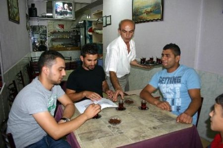 Saruhanlı'da Çay Şeker Yerine Üzümle İçiliyor