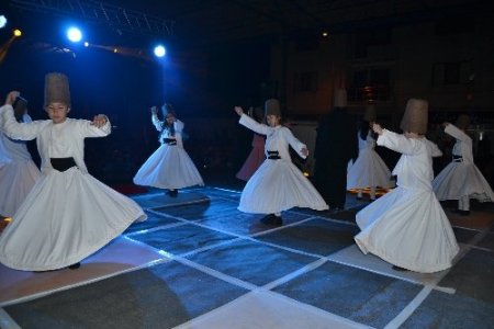 Saruhanlılar Bir Gül Gecesi’ne akın etti