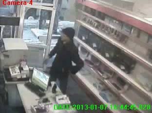 Satış görevlisini atlattı, kameralara yakalandı (Özel)
