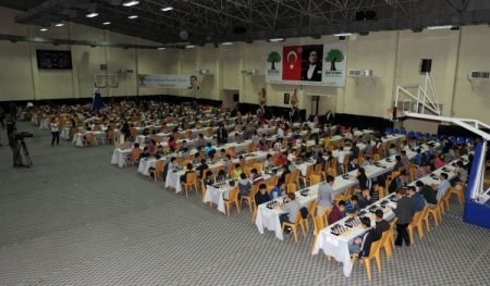 Satranç turnuvasına yoğun ilgi