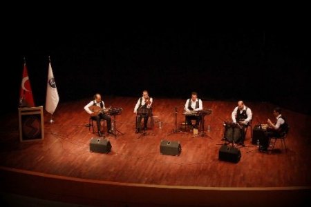SAÜ'de saz eserleri konseri