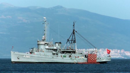 Savaş gemileri Mudanya’ya sığındı