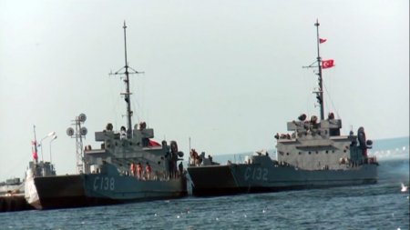 Savaş gemileri Mudanya’ya sığındı