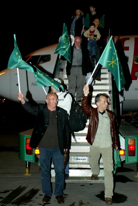 Savaş mağduru Çerkezlerin ilk kafilesi Türkiye’ye getirildi