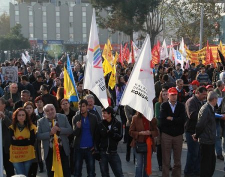 Savaşa karşı yürüdüler fakat Esed'e destek verdiler