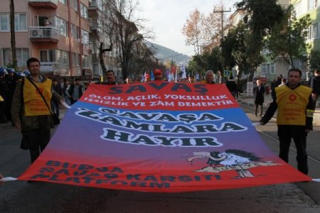 Savaşa karşı yürüdüler fakat Esed'e destek verdiler