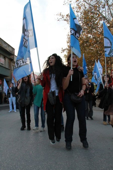 Savaşa karşı yürüdüler fakat Esed'e destek verdiler