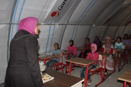 Savaşın travmasını yaşayan Suriyeli sığınmacılara ‘kültürel’ terapi