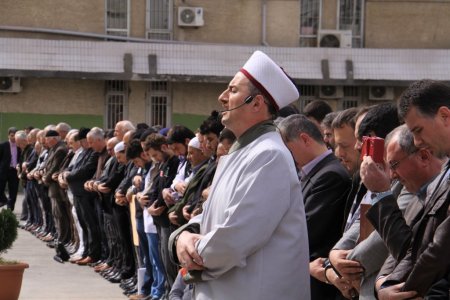 Savaşta ölen Suriyeliler için gıyabi cenaze namazı kılındı