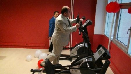 Savcı Zekeriya Öz'ün spor aletiyle mücadelesi