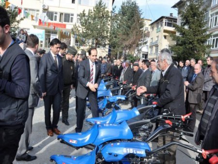 Şavşatlı çiftçiye, tarım aletleri ile süt sağım makineleri dağıtıldı