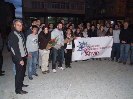 Şavşatlı minik öğrenciler üniversiteli ağabeyleri ile buluştu