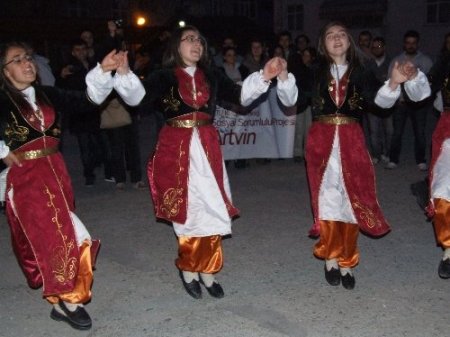 Şavşatlı minik öğrenciler üniversiteli ağabeyleri ile buluştu