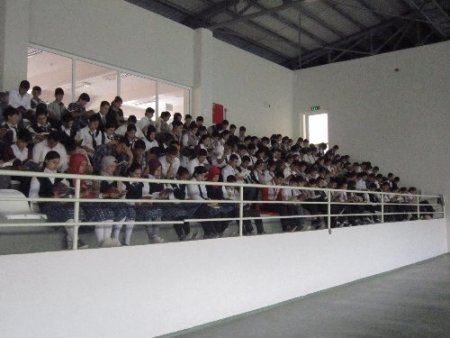 Savur protokolü öğrencilerle birlikte topluca kitap okudu