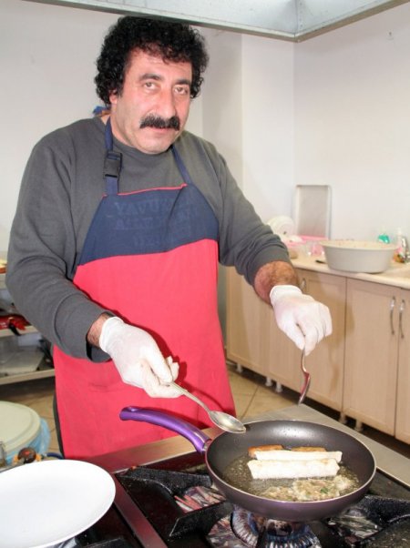 Sazan balığının tatlısı ve dönerini yaptılar