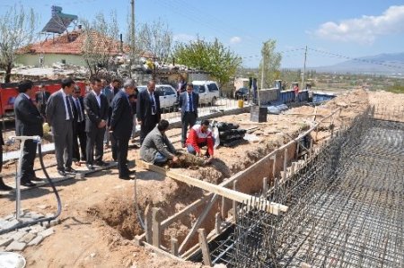 Sazlıca'ya yapılacak yeni okulun temeli atıldı