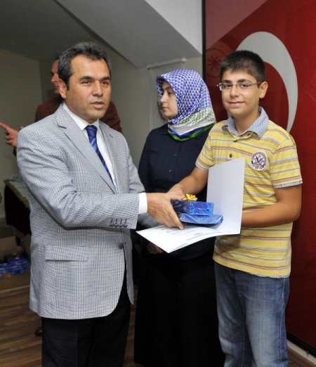 SBS ve LYS'de ilk bine giren öğrenciler ödülendirildi