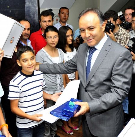 SBS ve LYS'de ilk bine giren öğrenciler ödülendirildi