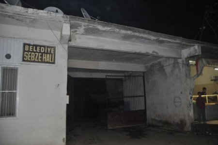 Sebze haline uçaksavar mermisi isabet etti