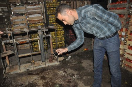 Sebze haline uçaksavar mermisi isabet etti