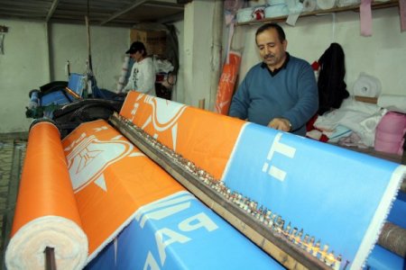 Seçim Yarışı Bayrakçılara Yaradı