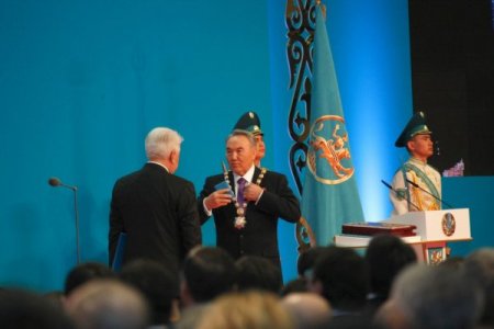Seçimde Zaferle Çıkan Nazarbayev Yemin Etti