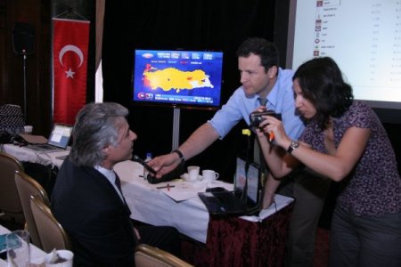 Seçimler Abd'de Cihan Ve Byegm’nün Düzenlediği Merkezde Takip Ediliyor